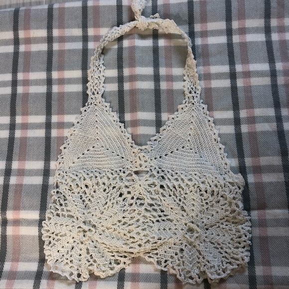 Tops - Unbranded white crochet looking crop top size S